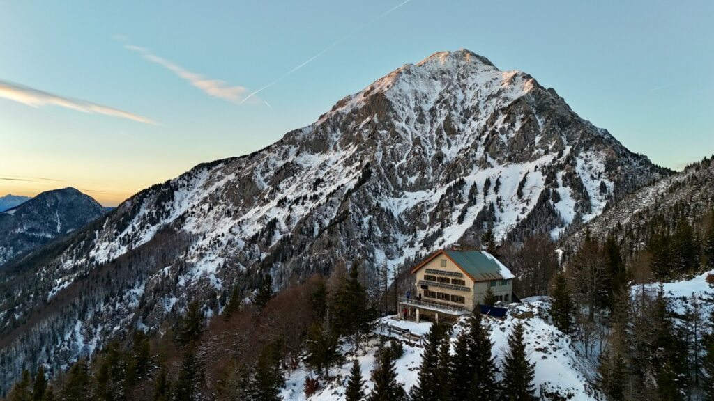 Planinski dom na Kališču, 1535 m. Foto: Janez Nastran